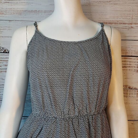 Old Navy Black And White Pattern Dress With Elastic Waist - Picture 4 of 9